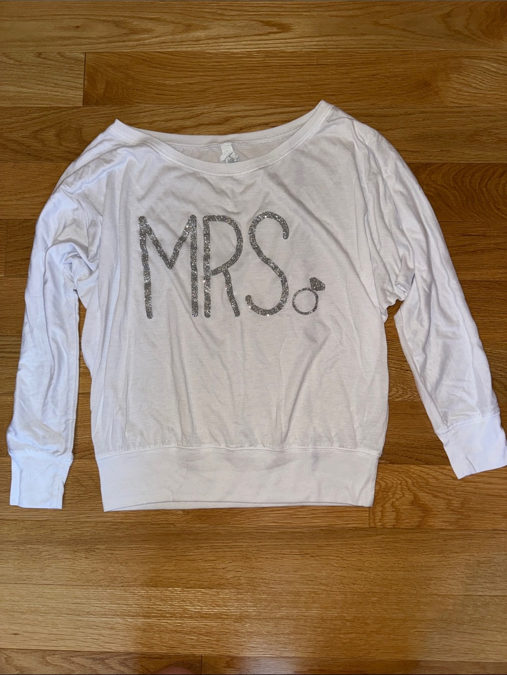 EUC Bella White Crewneck Top with Glitter “MRS 💍” Detail size Medium